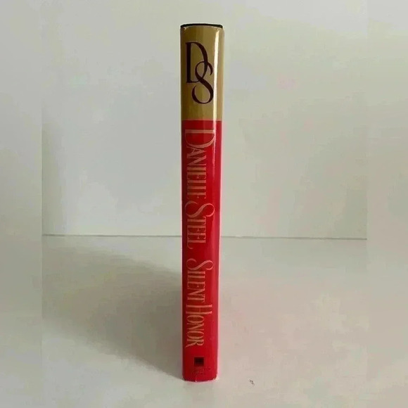 Danielle Steel Silent Honor - Picture 2 of 12